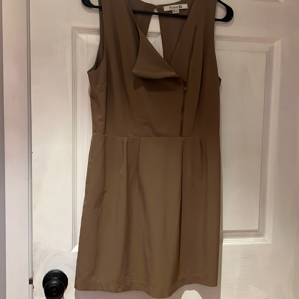 Knee dress, zipper front, open back 4x20